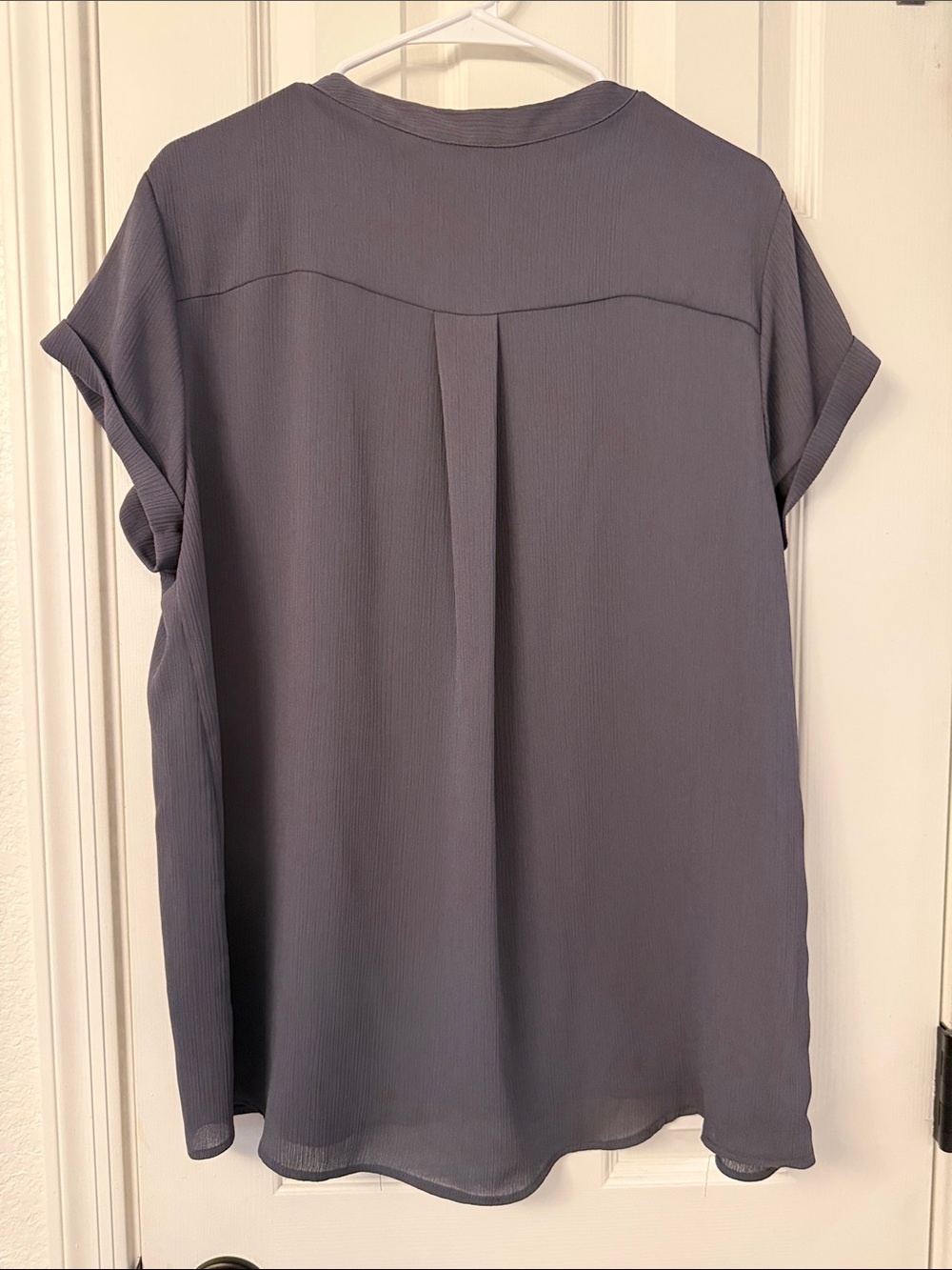 Simply Vera Verawang Women's Short Sleeve Button-Front Blouse in Slate Gray - Picture 3 of 7